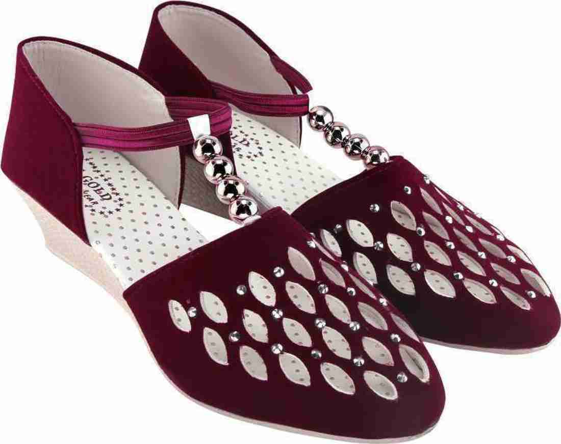 Velozi Latest Trendy Women Juttis & Mojaris