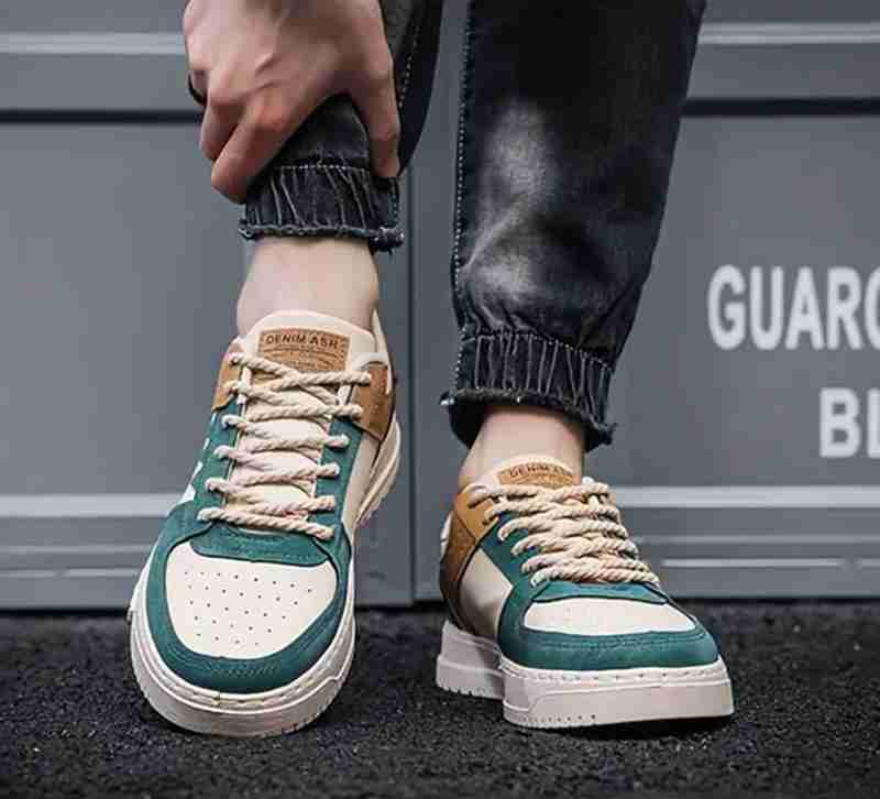 Velozi Men's Retro Street Art Low-Top Sneakers – Green & Tan Edition