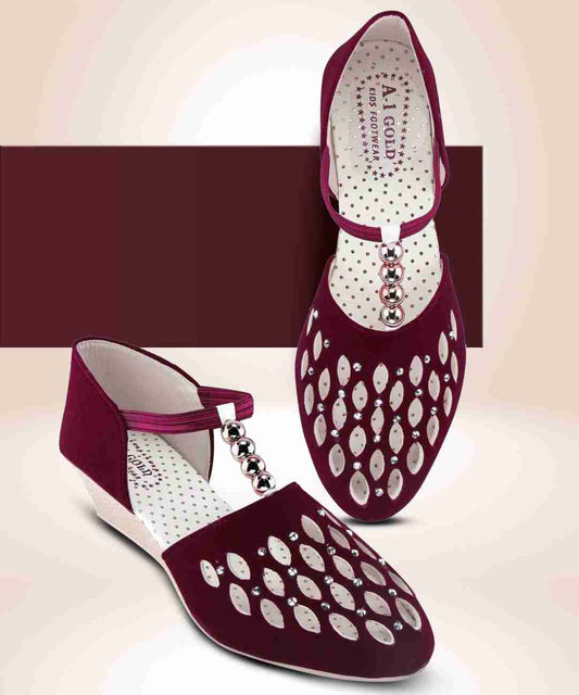 Velozi Latest Trendy Women Juttis & Mojaris